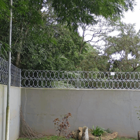 InstalaçãoCerca Concertina Flat dupla