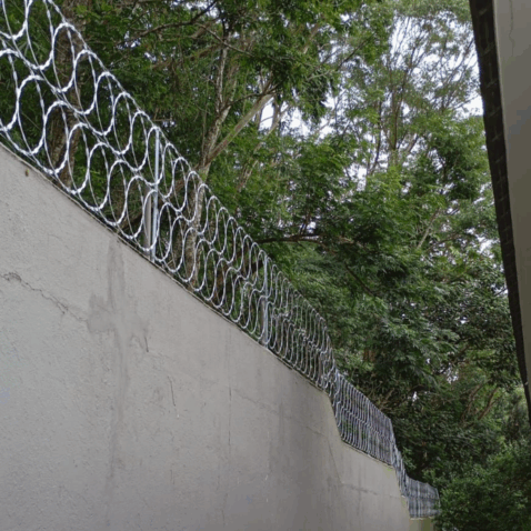 Instalação de Cerca Concertina Flat dupla