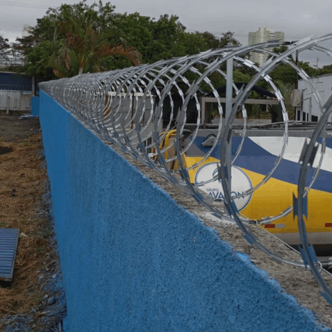 Cerca Concertina galvanizada instalada