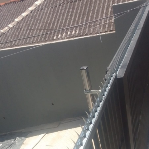 Lança Mandíbula instalada no portão